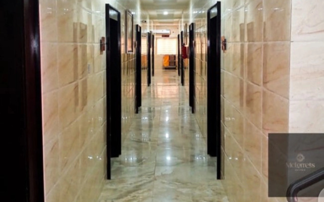 Отель Mclorrets Suites