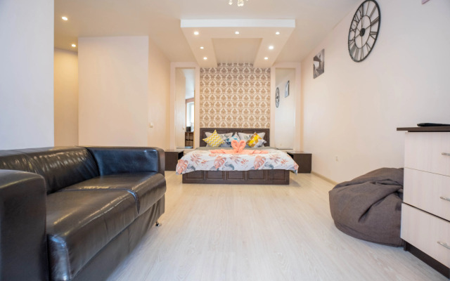 Апартаменты студия с светлым ремонтом в новом доме