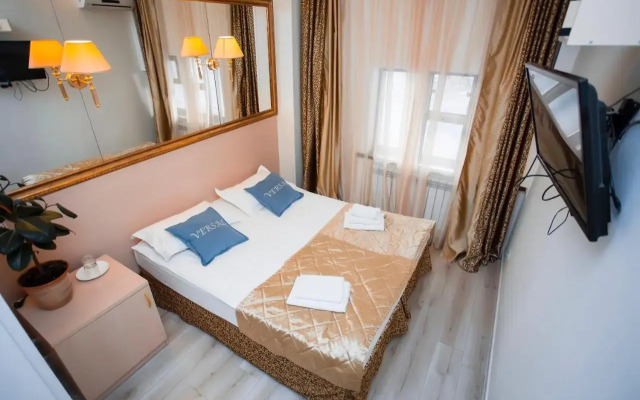 Aruna Hotel
