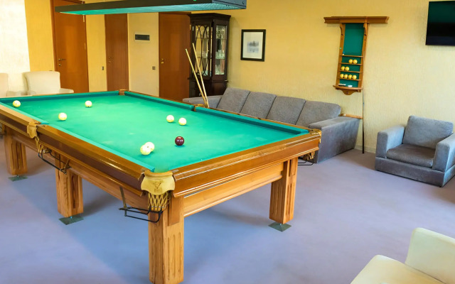 Частный дом Дом с бассейном