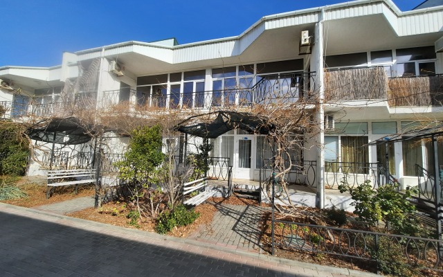 Asmi Apartments