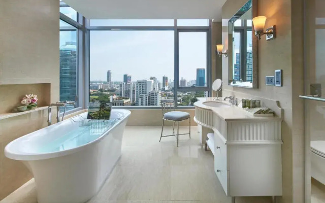 Отель Oriental Residence Bangkok