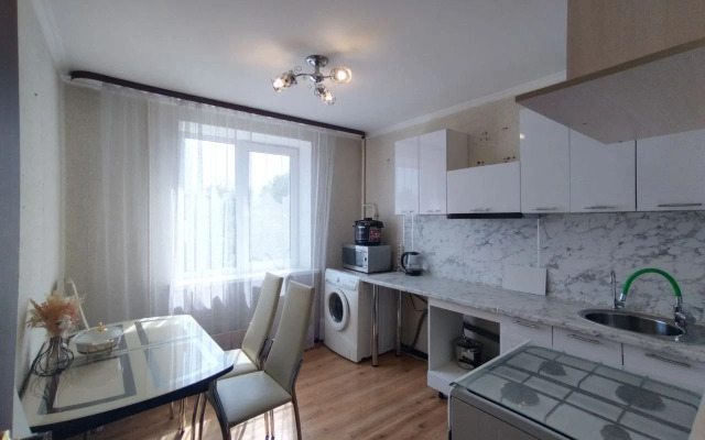 Vmestitelnaya I Uyutnaya 2 Komnatnaya Flat