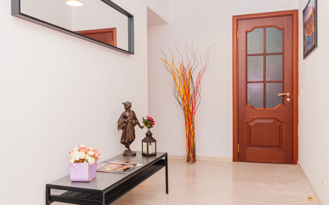 Квартира Прoсторнaя трехкомнатная