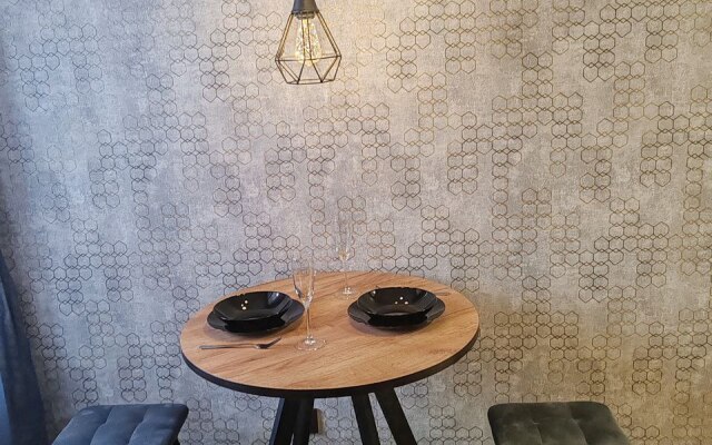 S kondicionerom i parkovkoj Flat