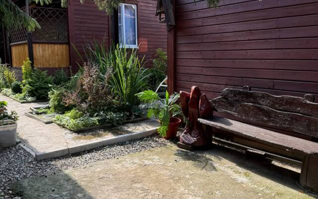 Gostevoy Dom Khadzhokhskiy Dvorik Guest House
