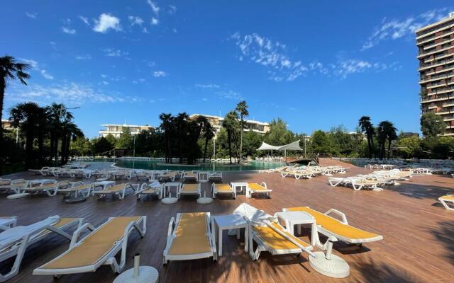 Luxury Apartaments Oasis Chakvi, Apartments