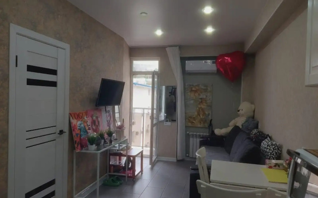 Na Volzhskoy 32a Flat