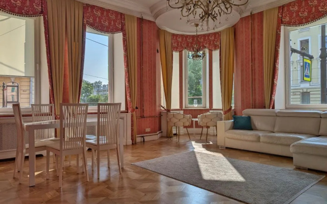 Na Suvorovskom Prospekte 51 Flat