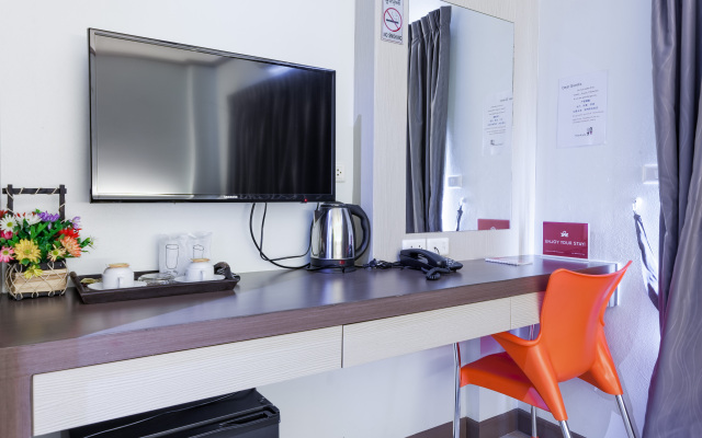 ZEN Rooms Patong Soi Chuwong Hotel