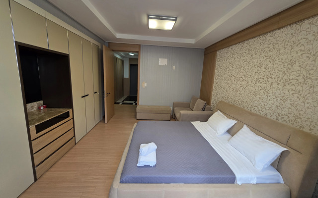 V Khayville Ryadom s Posolstvom Ssha Apartment