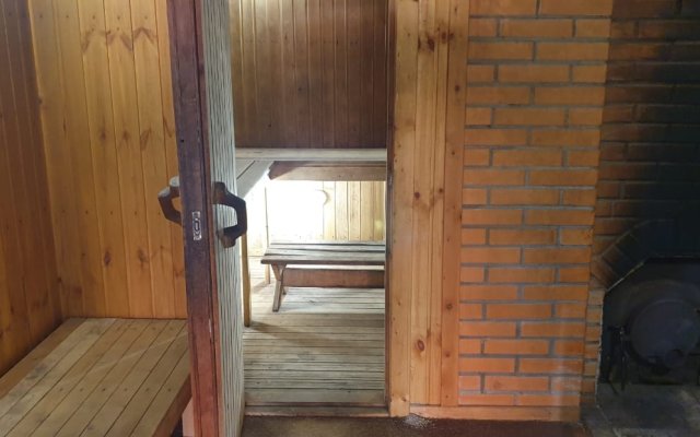 Private House with Outdoor Pool and Sauna in Aniskino