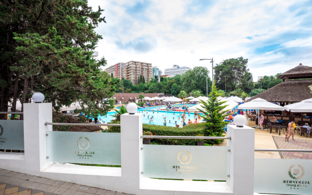 Zhemchuzhina Hotel Complex