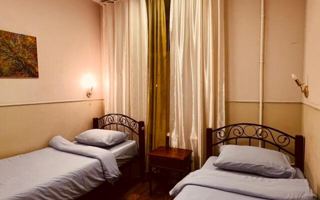 Tipichny Piter Na Italyyanskoy Mini-Hotel