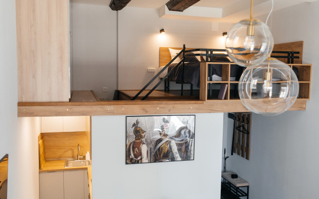 Апартаменты ApartH c окном на задний дворик