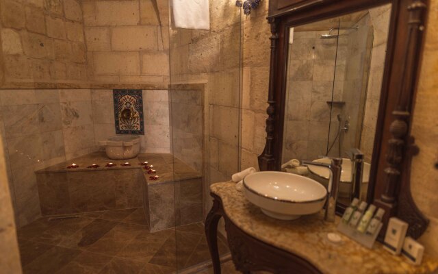 Solo Cave Suites Hotel