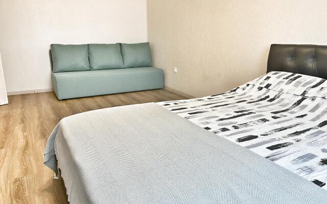 Yelena Ozerki Flat