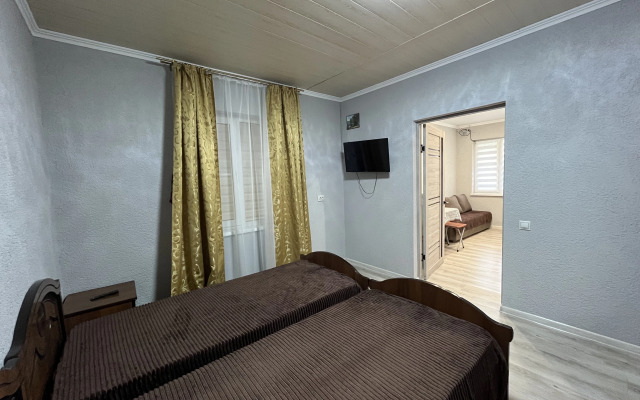 Na Tamanskoy 10 Guest House