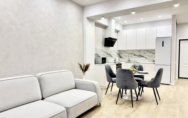 Na Pervomayskoy Ulitse 1 Apartments