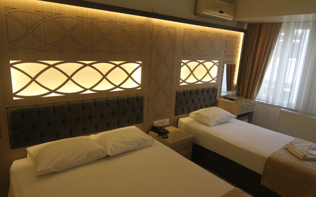 Grand Liza Hotel