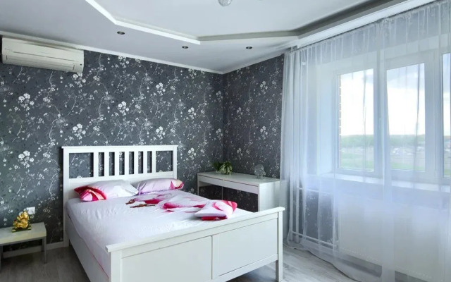 Na Prospekte Yamasheva 43 Flat