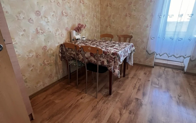 Prostornaya Dvukhkomnatnaya Na 10 Etazhe Flat