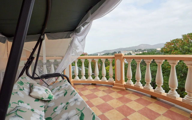 Lux Guest House