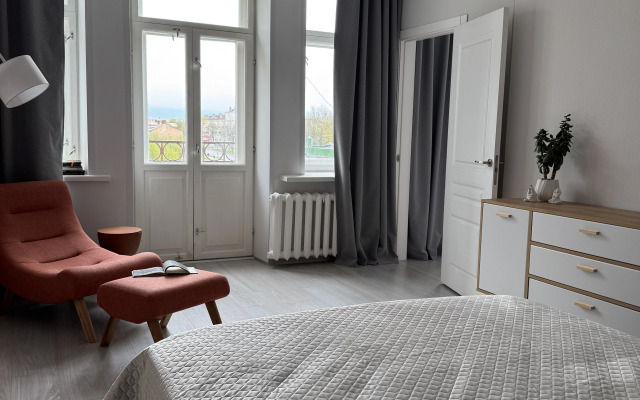 Uyutnaya yevrodvushka ryadom s Kremlem Flat