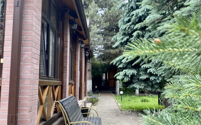 Gostinichno-Restorannyij Kompleks Veterok Hotel