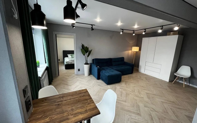 Na Yanovskogo 3 Flat
