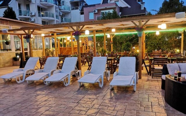 Hotel Tropics Hotel
