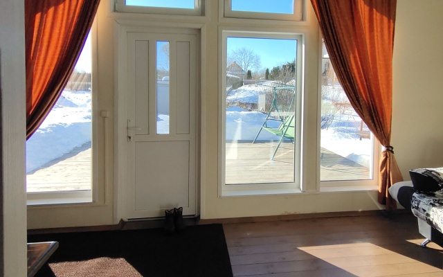 Uyutny Domik s terrasoy Guest House