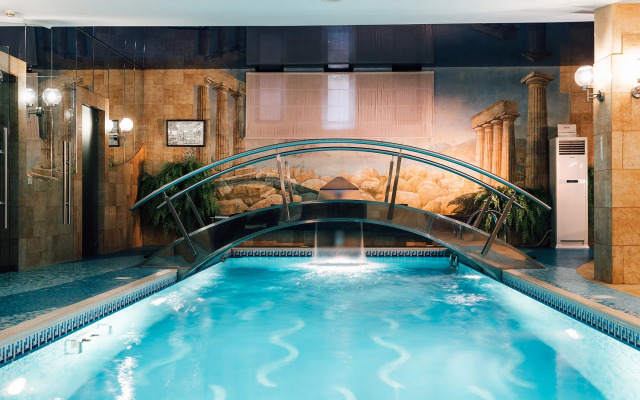 Отель Амбассадори