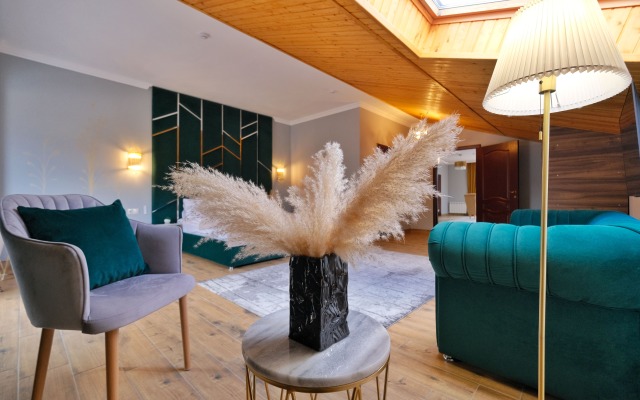 GrandShale Hotel