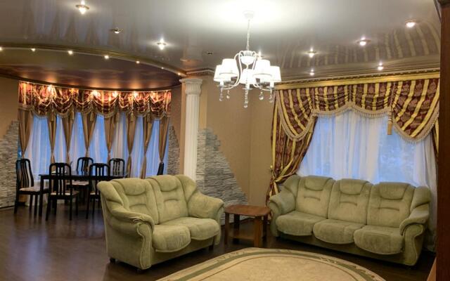 Tryokhkomnatnye Dlya 10 Chelovek Apartments