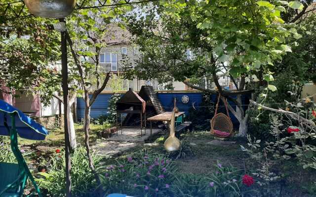 Na Tolstogo 13 Guest House