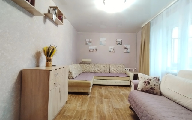 Dvukhkomnatnye Na Komsomolskoy Apartment