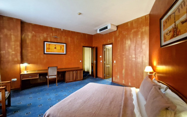 Ararat Hotel