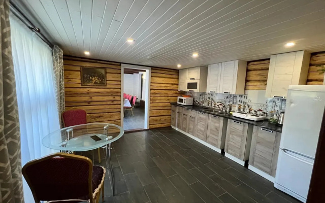 Uyutny Guest House