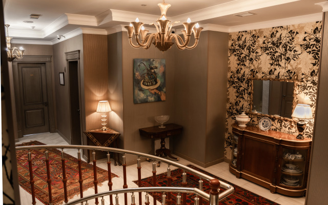 West Inn Palace Hotel