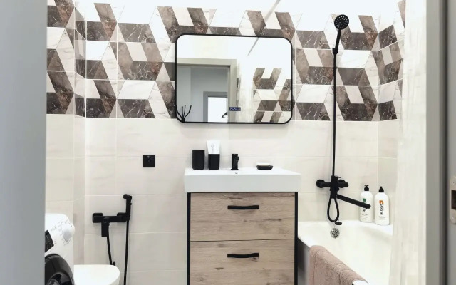 Yevrodvukhkomnatnaya ryadom s Trts Planeta Flat