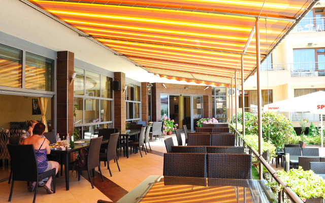 Iris Hotel