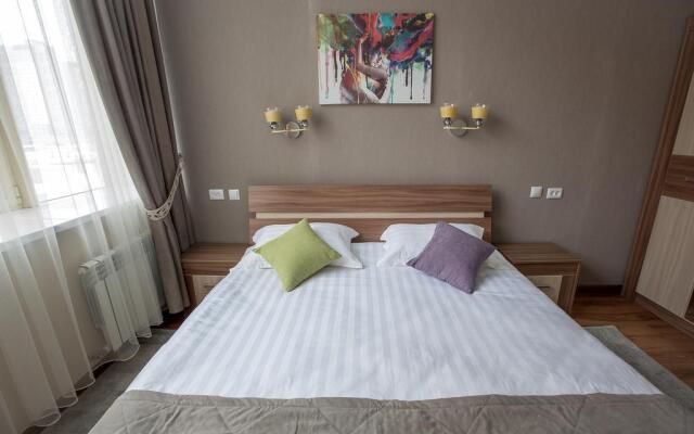 Maxx Inn Hotel