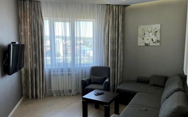 379 Na Kurzalnoy Apartments