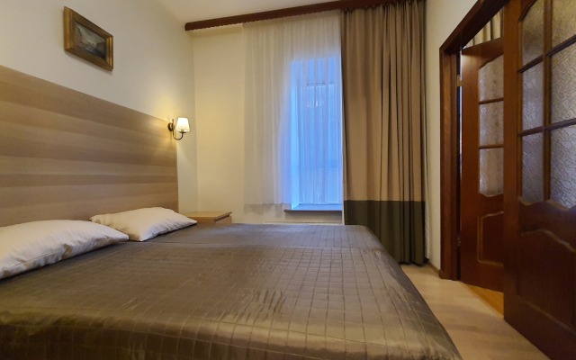 Апартаменты c тремя спальнями 7 Минут и Невский