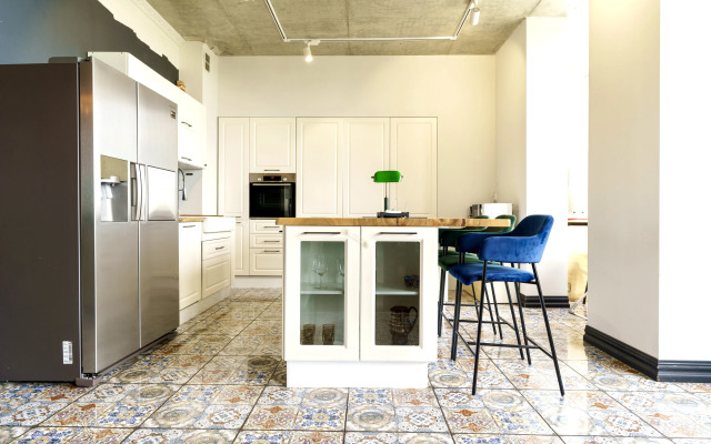 Апартаменты ApartMari Шикарные 4-комнатные апартаменты Лофт в центре