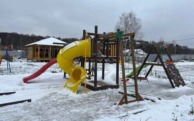 Частный дом Уютный дом с беседкой на берегу озера