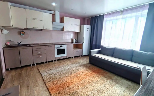 Chetyrekhkomnatnaya na Talnakhskoy 17 Flat