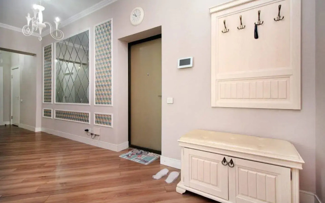 Trekhkomnatnaya V Zhk braun Vozle Trts Mega Almaty Flat