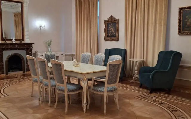 Izi Jiza Na Voskresenskoy Naberezhnoy 30 Apartments